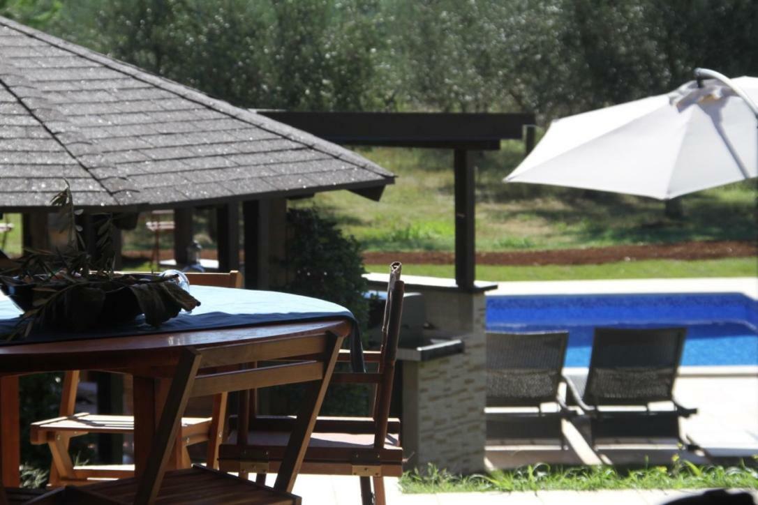 Premantura Olive Garden Villa Buitenkant foto