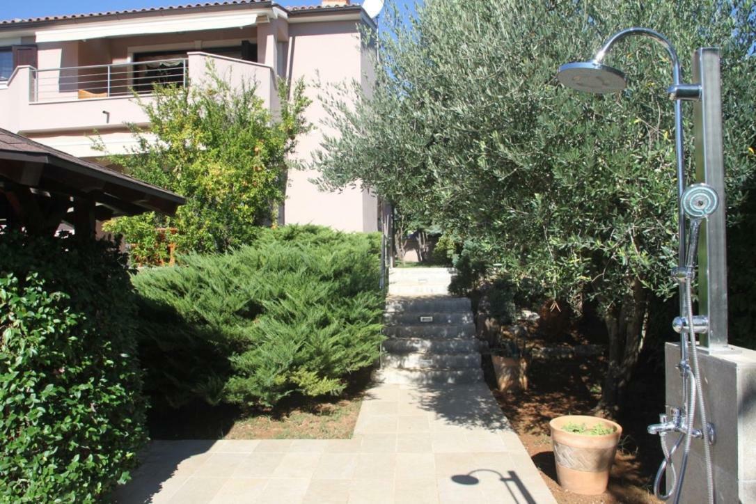 Premantura Olive Garden Villa Buitenkant foto